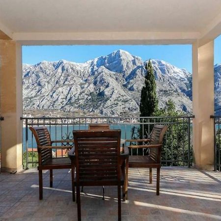 Sun Apartment Kotor Buitenkant foto