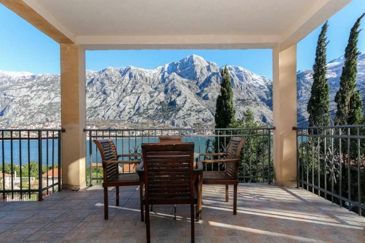 Sun Apartment Kotor Buitenkant foto